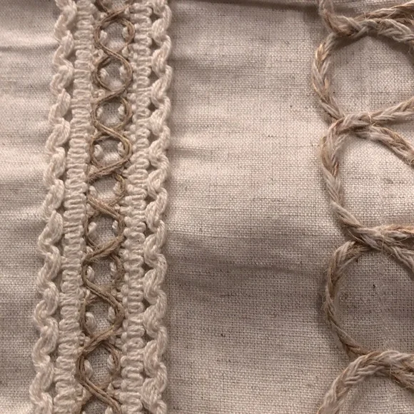 Table Runner - Picture 3 of 6